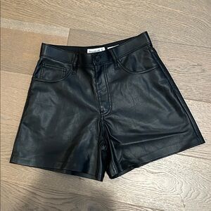 Abercrombie & Fitch CURVE vegan leather shorts size 27/4